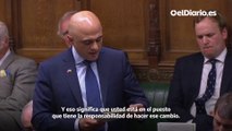 El ministro de Sanidad británico explota contra Johnson tras dimitir: 