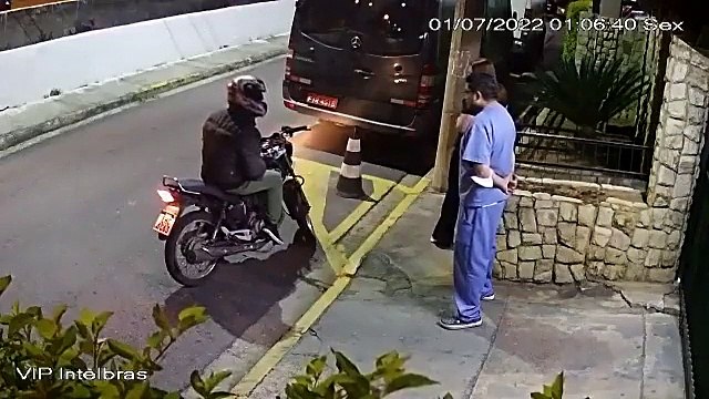 'El poder del amor': Pareja somete y golpea a ladrón que intentó asaltarlos