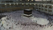 Migliaia di pellegrini alla Grande Moschea di La Mecca