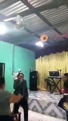 ¿Brujería? Nube de insectos invade una vigilia religiosa en Olanchito, Yoro