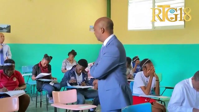 Minis Edikasyon Nasyonal la Nesmy Manigat vizite sant egzamen Collège Saint-Louis Bourdon