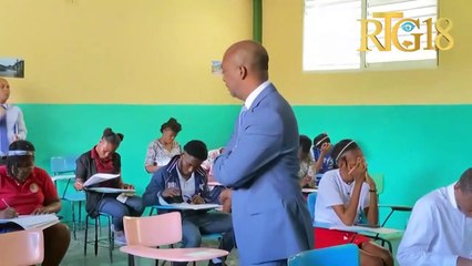 Minis Edikasyon Nasyonal la  Nesmy Manigat vizite sant egzamen Collège Saint-Louis Bourdon
