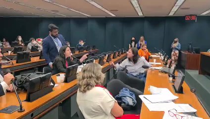 Deputadas batem-boca por caso de aborto da menina de 11 anos, em SC