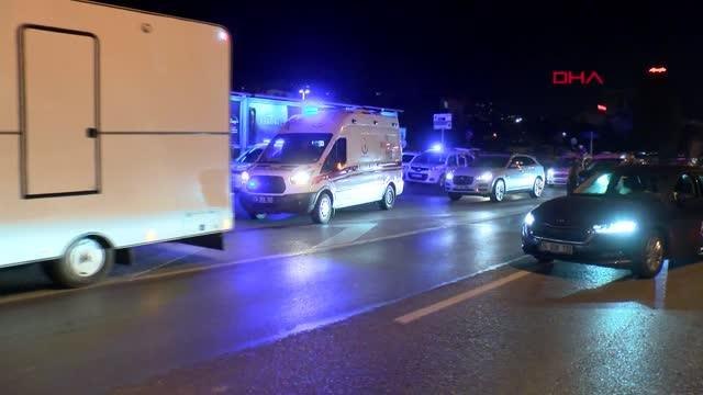 İSTANBUL-ÇEKMEKÖY'DE DAMPERİ AÇILAN TIR ÜST GEÇİDE ÇARPTI