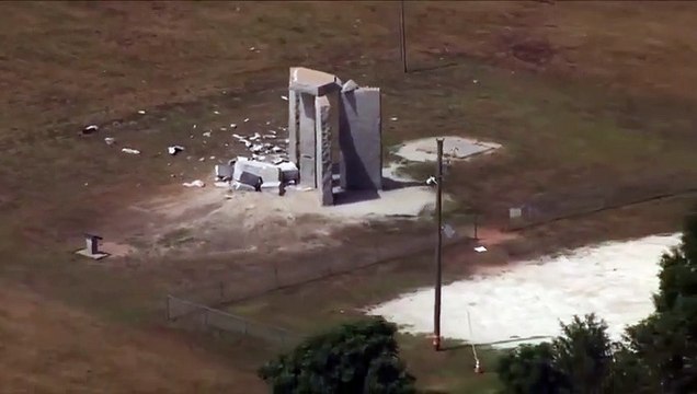 Une partie des Georgia Guidestones endommagée par une explosion