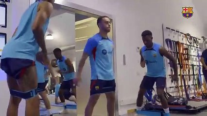 Sesión preparatoria del FC Barcelona en el gimnasio / FCB