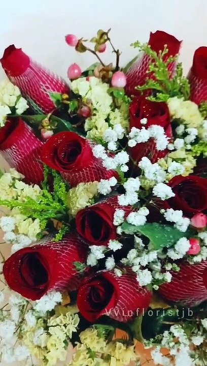 strawberry _strawberry_ roses _rose_ flowers _rose_ bouquet ( 1080 X 612 )
