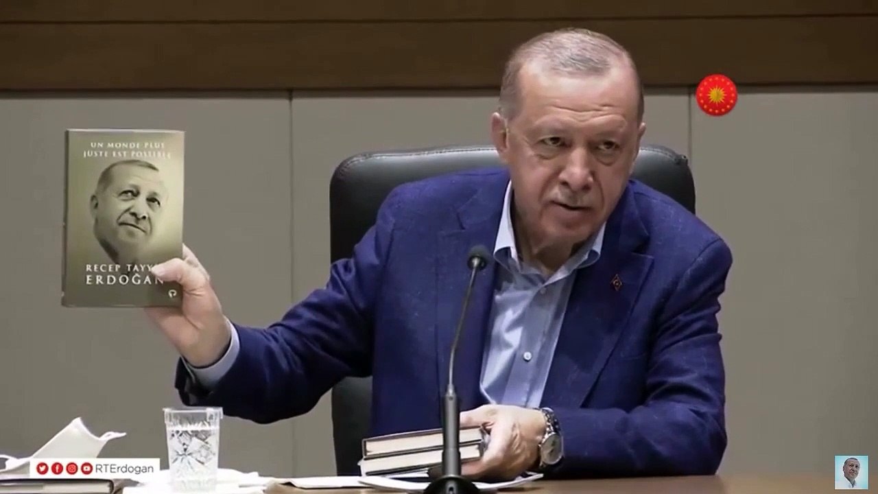 Erdoğan kitabının Fransızca baskısını İngilizce diye tanıttı