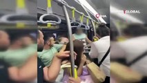 Metrobüste iğrenç olay! Genç kadının fotoğrafını çekip....