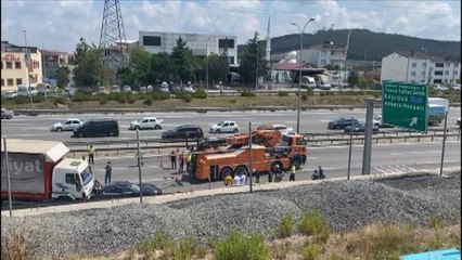 Son dakika: SULTANBEYLİ'DE ZİNCİRLEME KAZA TEM'İ KAPATTI-1