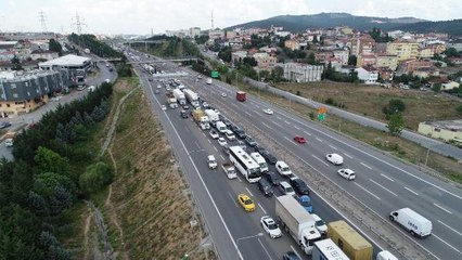 Son dakika haberleri: SULTANBEYLİ'DE ZİNCİRLEME KAZA TEM'İ KAPATTI