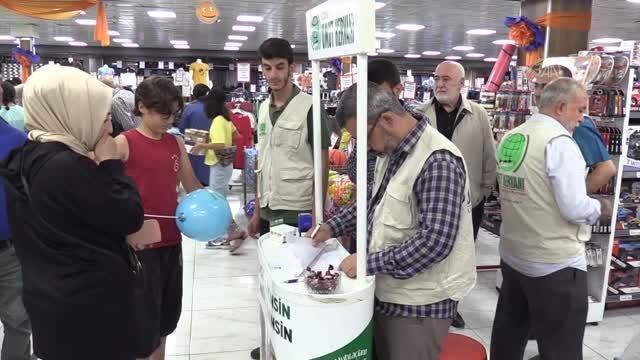 Çocuklara giyim yardımı