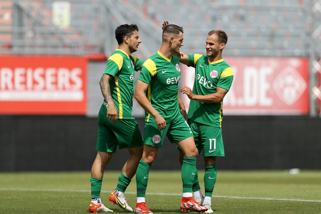 Hosiner-Sechserpack in 25 Minuten: Offenbach mit Kantersieg gegen Kreisligist