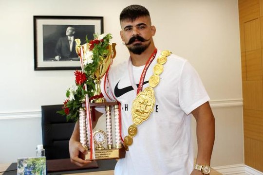 Başpehlivan Şimşek: Altın kemerin ebedi sahibi olmak için söz veriyorum