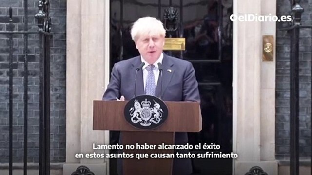 Boris Johnson dimite obligado por su Gobierno y su partido