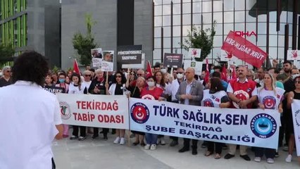 Son dakika haberi... SAĞLIKÇILAR, DOKTORUN ÖLDÜRÜLMESİNİ ÖNLÜKLERİNİ KIRMIZIYA BOYAYARAK PROTESTO ETTİ