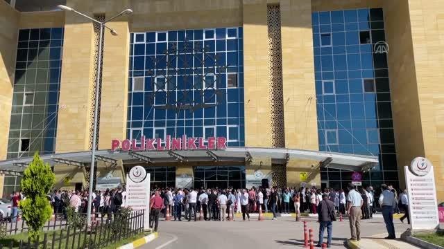 Sağlık çalışanlarından Dr. Ekrem Karakaya'nın öldürülmesine tepki