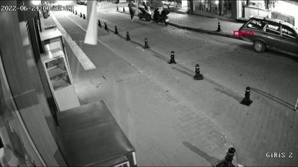 AYRILDIĞI ERKEK ARKADAŞININ OTOMOBİLİNE ZARAR VERDİ