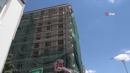 Son dakika: Elazığ'da hareketli dakikalar: 11'inci kata çıkıp atlamak isteyen şahsı polis ikna etti