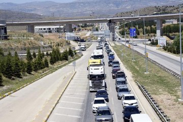'KİLİT KAVŞAK' KIRIKKALE'DE BAYRAM TRAFİĞİ BAŞLADI