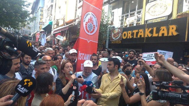 DİSK İl Sağlık Müdürlüğü önünde açıklama yaptı