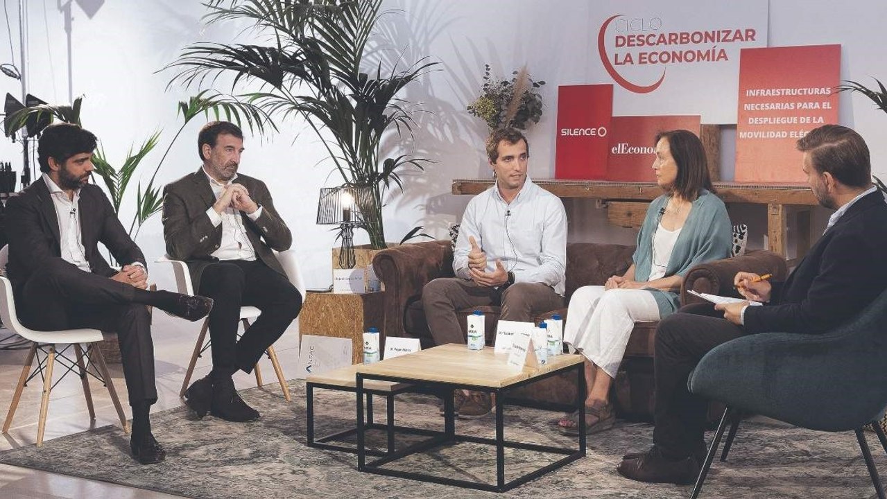 Observatorio Acciona | “Infraestructuras necesarias para el despliegue de la movilidad eléctrica”