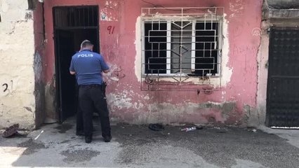 Komşusunun evini kundaklayan kadını özel harekatçılar gözaltına aldı