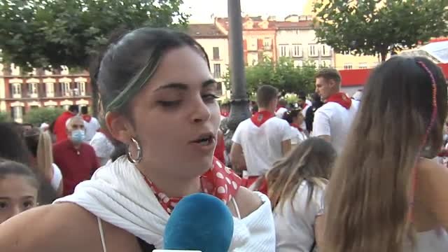 Turistas de cada rincón disfrutan de la fiesta de los Sanfermines