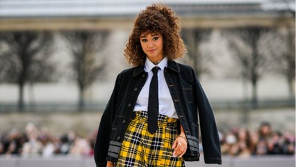 GALA VIDÉO - Lena Situations surprise : l’influenceuse flattée et honorée par un joli cadeau