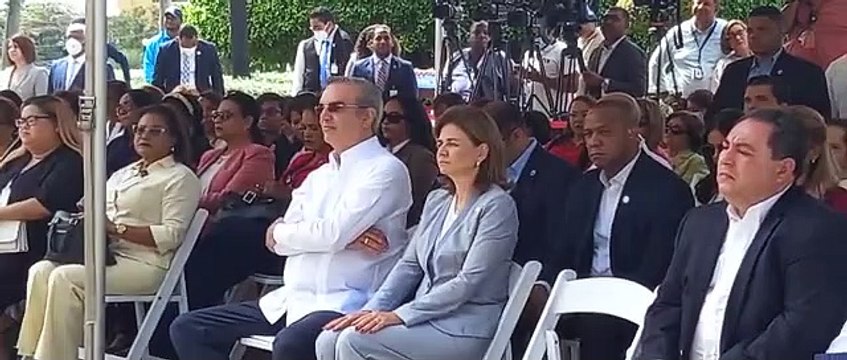 Entregan otras 30 ambulancias para hospitales