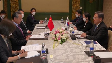 한중 외교장관, 새 정부 출범 첫 회동...'상호 존중' 강조 / YTN