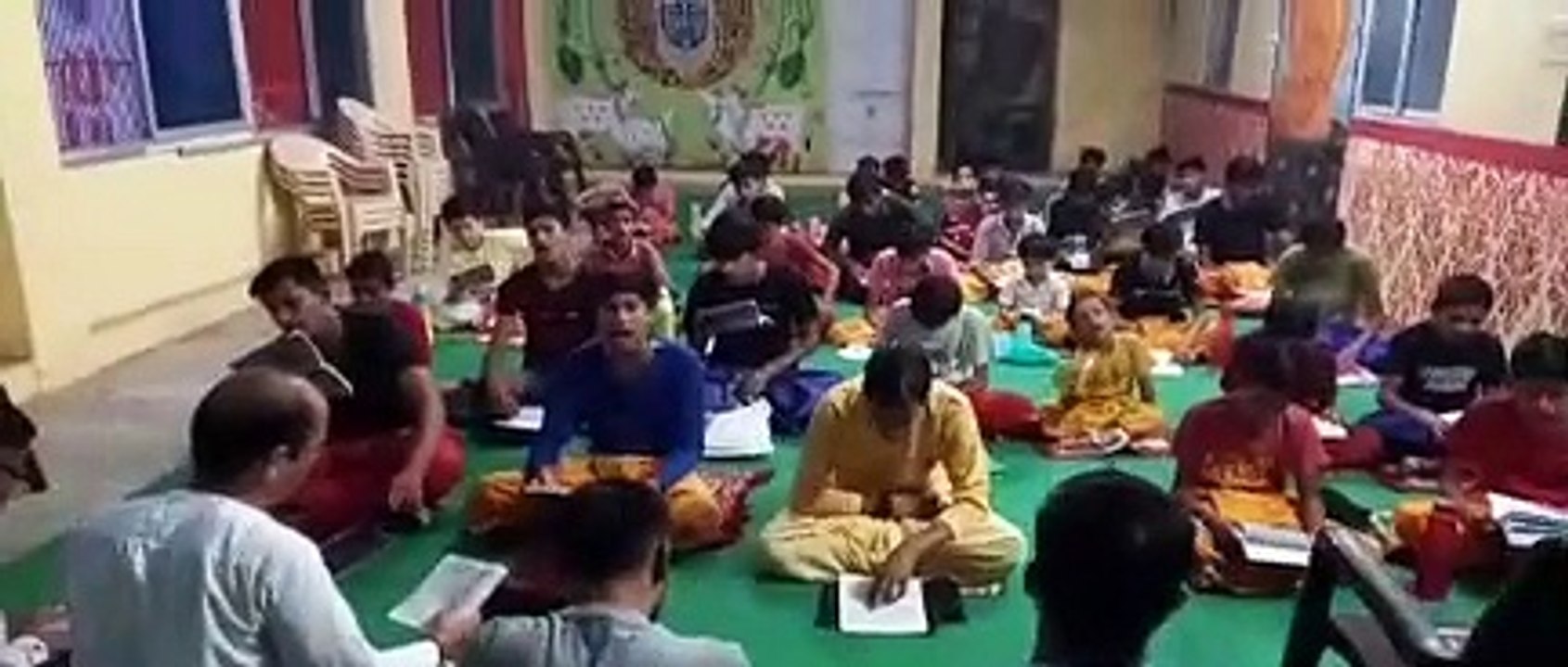 तलवाड़ा : बच्चों का दे रहे धर्म की ​शिक्षा, ​सीख रहे कर्मकांड