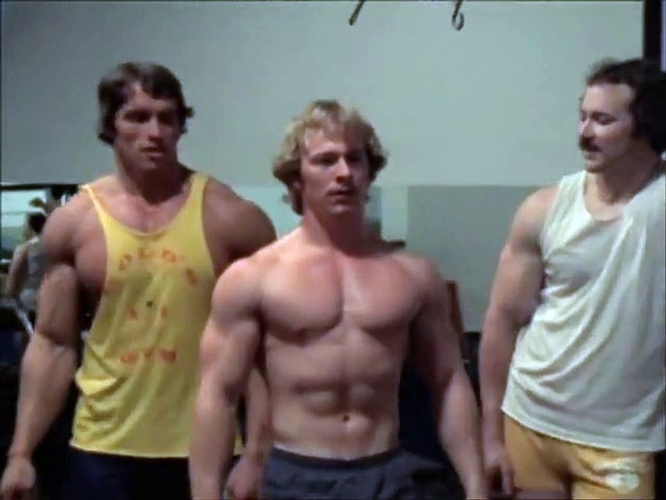 arnold_teach_little_guy_how_to_pose