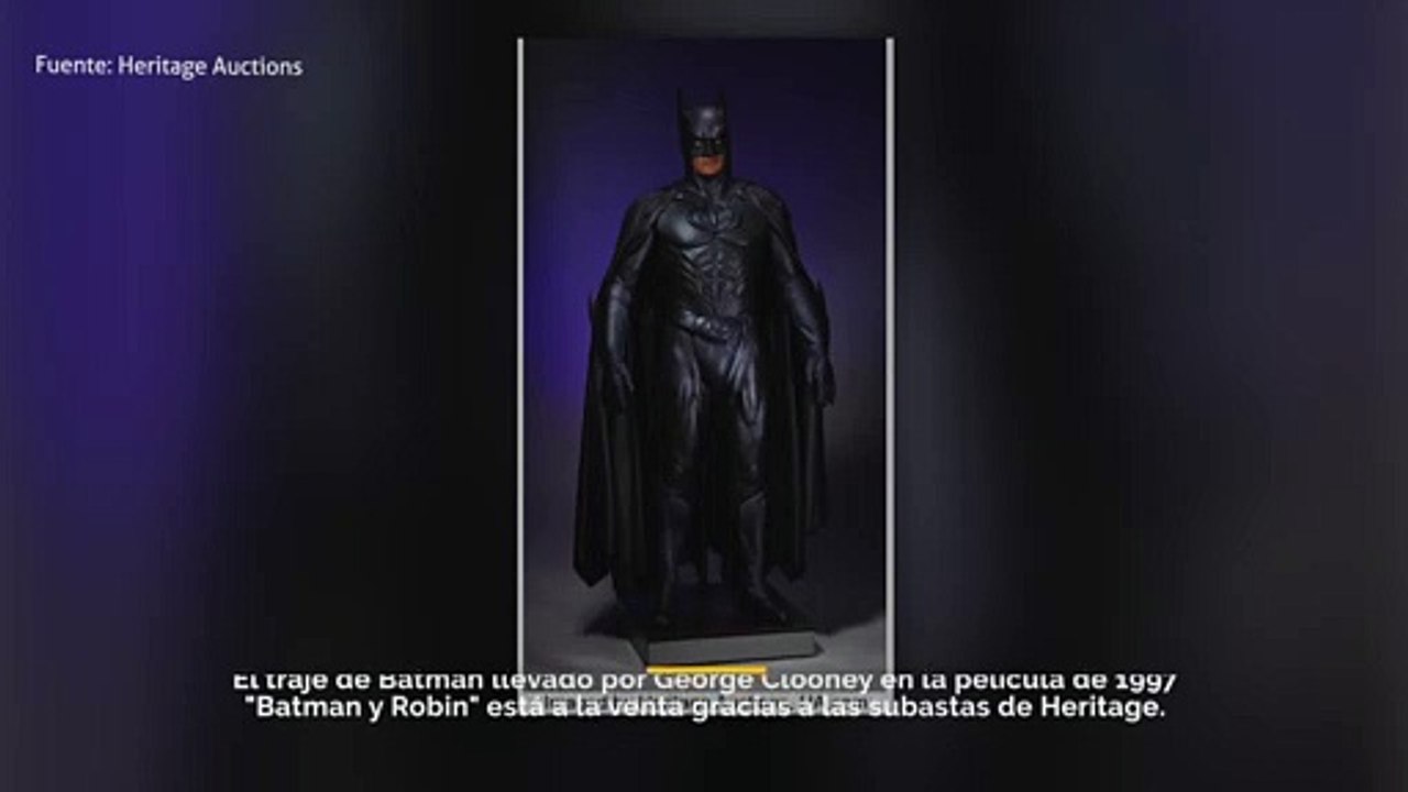 El infame "traje de pezones" que usó George Clooney en la película de 1997 "Batman y Robin" está siendo subastado.