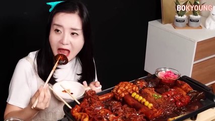 먹방 _) 토핑가득 짜장불닭 떡볶이 (주꾸미 새우 버섯 가래떡 비엔나 소세지 어묵 중국당면까지 크악_ 너무 맛있어.