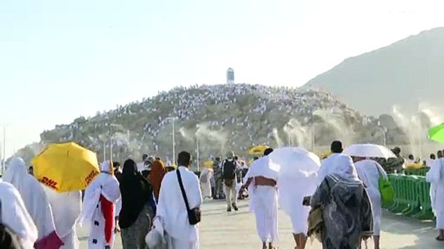 شاهد: الحجاج يتوافدون على عرفات لأداء ركن الحج الأعظم