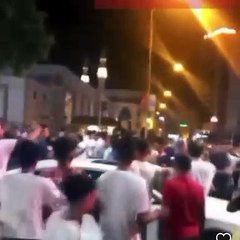 Suriyelilerin ellerinde bayraklarla, lüks araçlarla konvoyu olay oldu