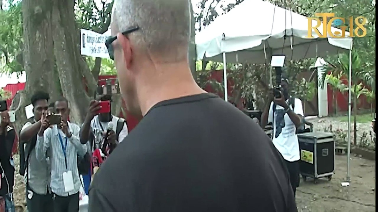 Martine Moïse akonpanye Jomarlie ak Jovenel Moïse Junior vizite mozole Jovenel Moïse