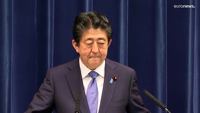 Экс-премьер Японии Синдзо Абэ находится между жизнью и смертью