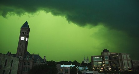 ABD’de gökyüzü yeşile döndü