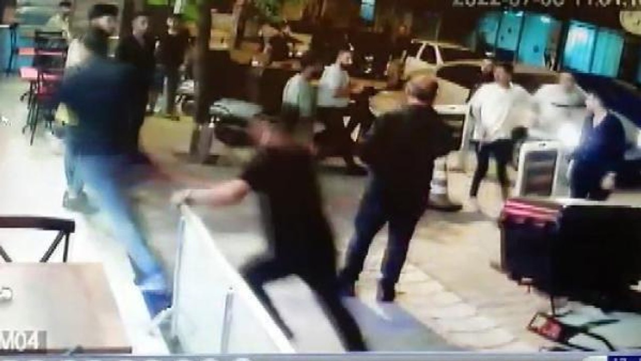 AVCILAR'DA TEHDİTLER SAVURUP, DEHŞETİ YAŞATTILAR