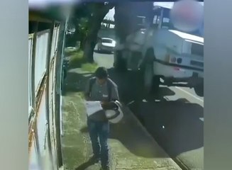 Viral Video : ટોઇંગવાનનો આવો અકસ્માત તમે જીંદગીમાં ક્યારેય નહીં જોયો હોય, યુવકનો થયો ચમત્કારીક બચાવ