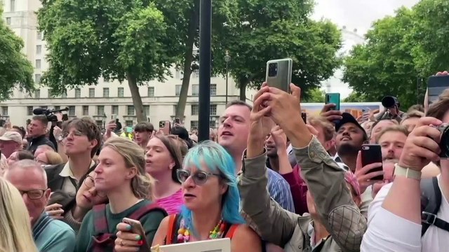'Bye Bye Boris' - crowds boo PM Johnson as he resigns