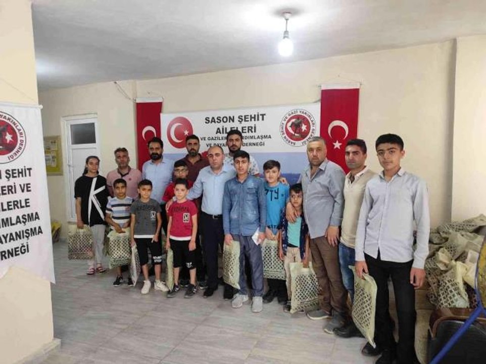 Son dakika haber... Batman'da 118 şehit ve gazi çocuğuna bayramlık kıyafet dağıtıldı