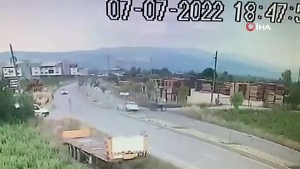 Yoldan çıkan otomobilin havalanıp takla attığı anlar kamerada