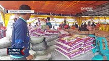 Warga Sorong Serbu Minyak Goreng Di Pasar Murah