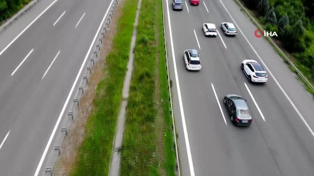 Anadolu Otoyolu'nda tatilci yoğunluğu trafiği durma noktasına getirdi