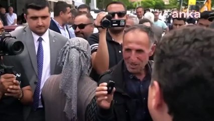 Vatandaş anahtarı Babacan'a verdi: Anahtarı külliyeye götürün biz binemiyoruz