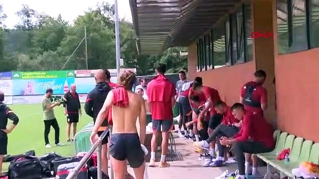 Futbolcuları efkar bastı! Galatasaray antrenmanına Müslüm Gürses'in şarkısı damga vurdu