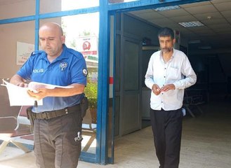 ROMA FİGÜRLÜ HEYKELE TEKME ATIP, BENZİN DÖKEREK YAKTI